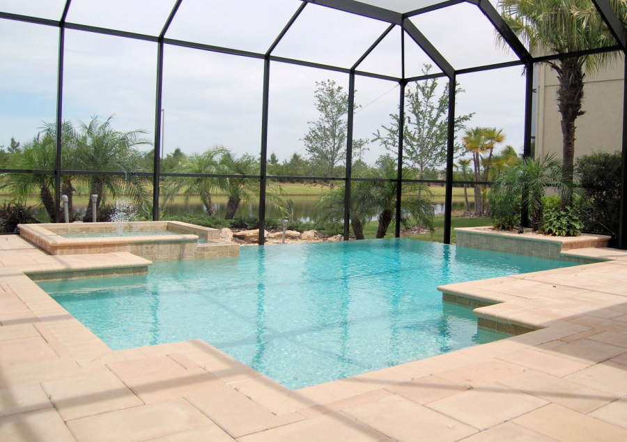 residential pools, custom pools and spas, negative edge